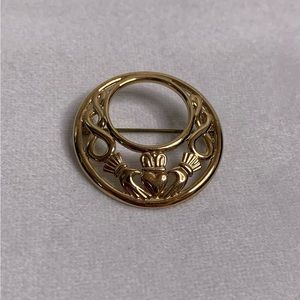 Vintage gold plated Irish claddagh brooch signed solvar